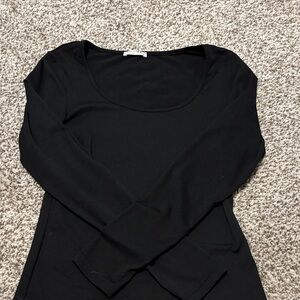 Classic Black Scoop-Neck Long Sleeve Tee - Versatile Women's Top